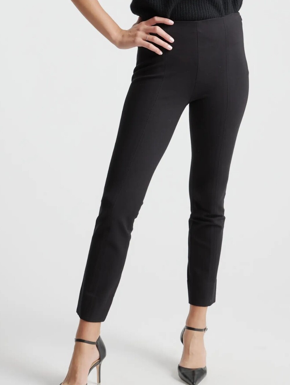 Quince Ultra-Stretch Ponte Pintuck Ankle Pants In Black Size Small Short